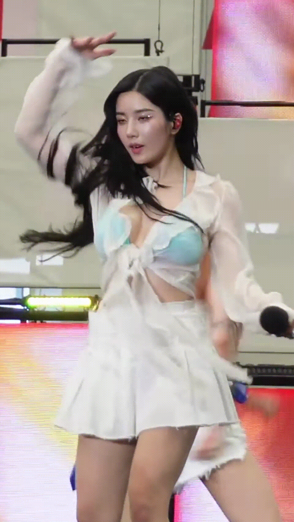 权恩妃 GIF 水弹 笑容 深V 爆乳 水花 湿身 动态