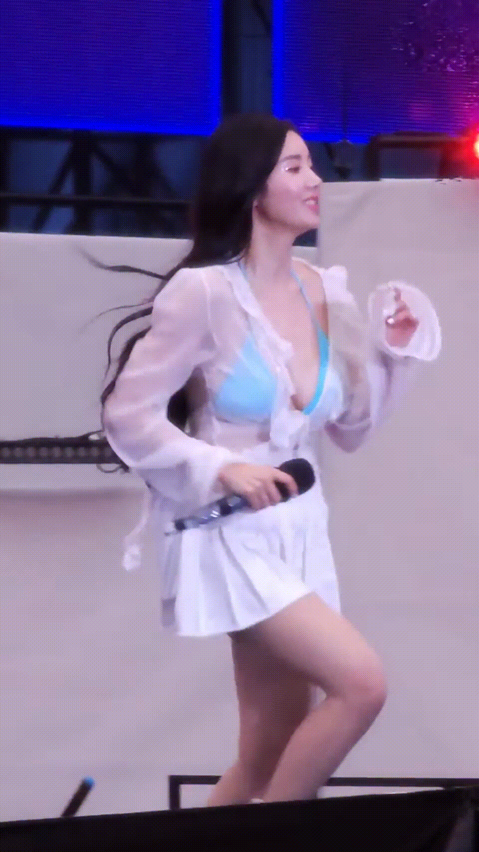 权恩妃 GIF 水弹 拿水枪 侧面 律动 爆乳 挤压 湿身 动态