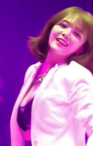 申智珉 GIF 下蹲 抚腿 黑色紧身衣 长腿 大腿 肉感 动态